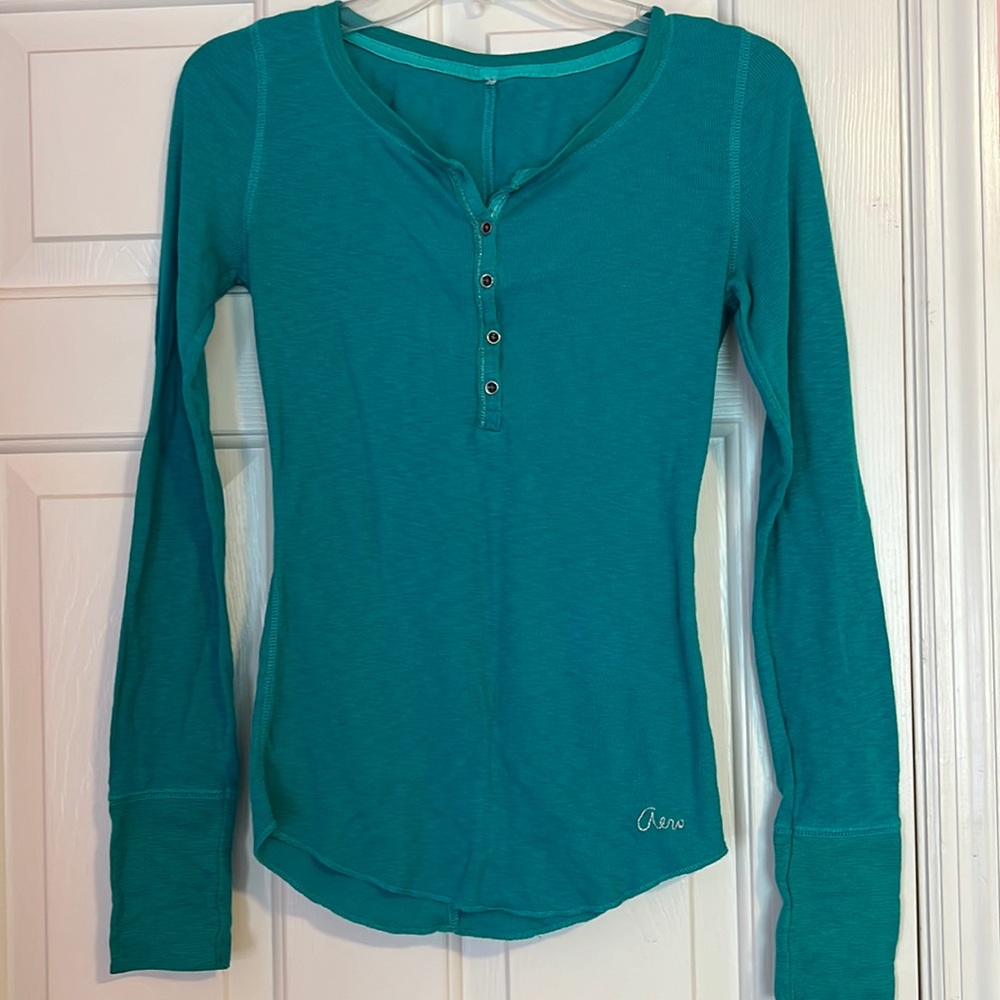 Turquoise long sleeve T shirt.
